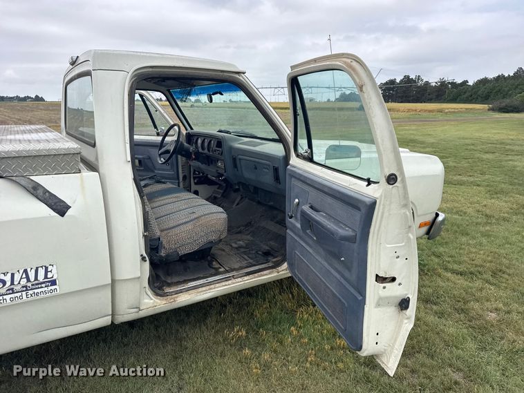 image for item EW4817 1987 Dodge D150 pickup truck