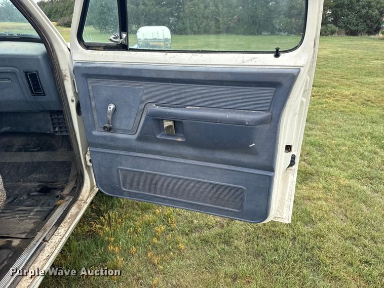 image for item EW4817 1987 Dodge D150 pickup truck
