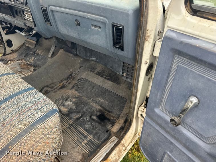 image for item EW4817 1987 Dodge D150 pickup truck