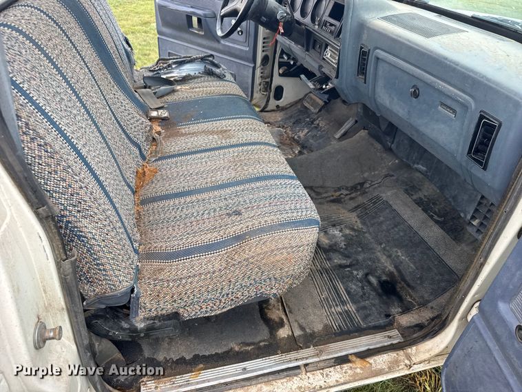 image for item EW4817 1987 Dodge D150 pickup truck