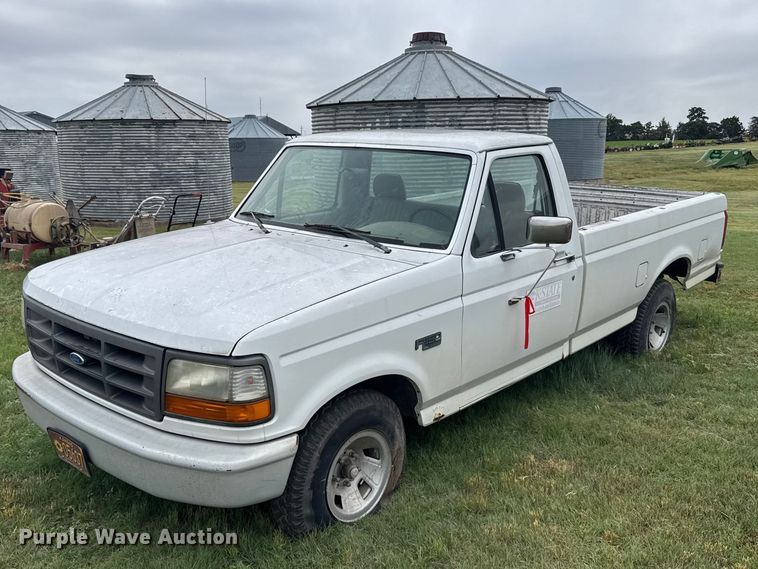 1995 Ford F150 XL pickup truck