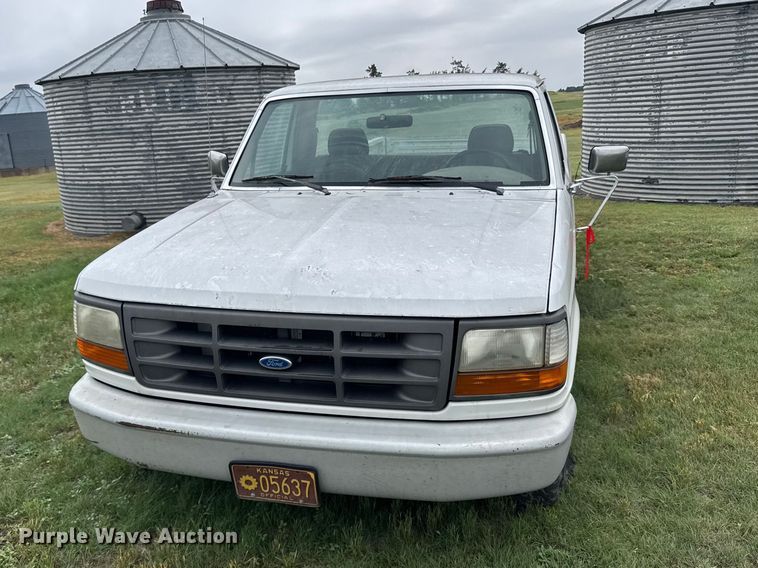 image for item EW4818 1995 Ford F150 XL pickup truck