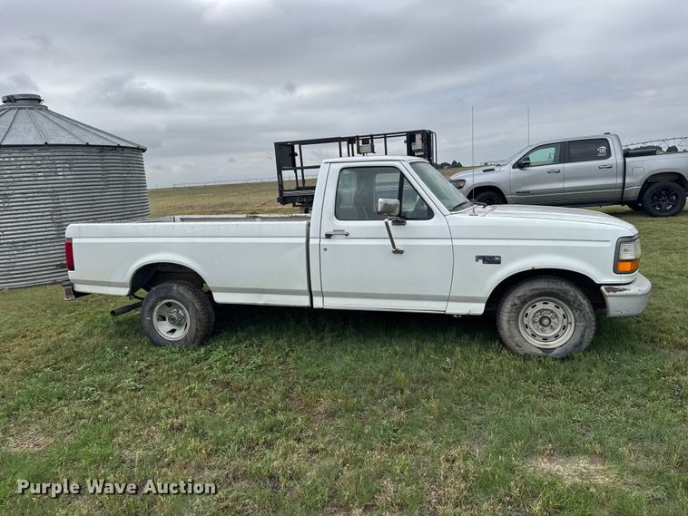 image for item EW4818 1995 Ford F150 XL pickup truck