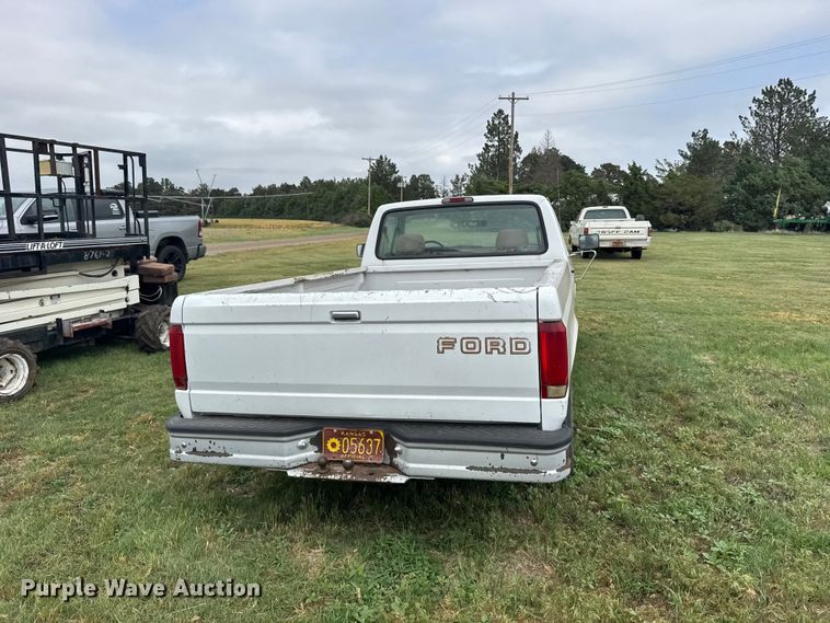 image for item EW4818 1995 Ford F150 XL pickup truck
