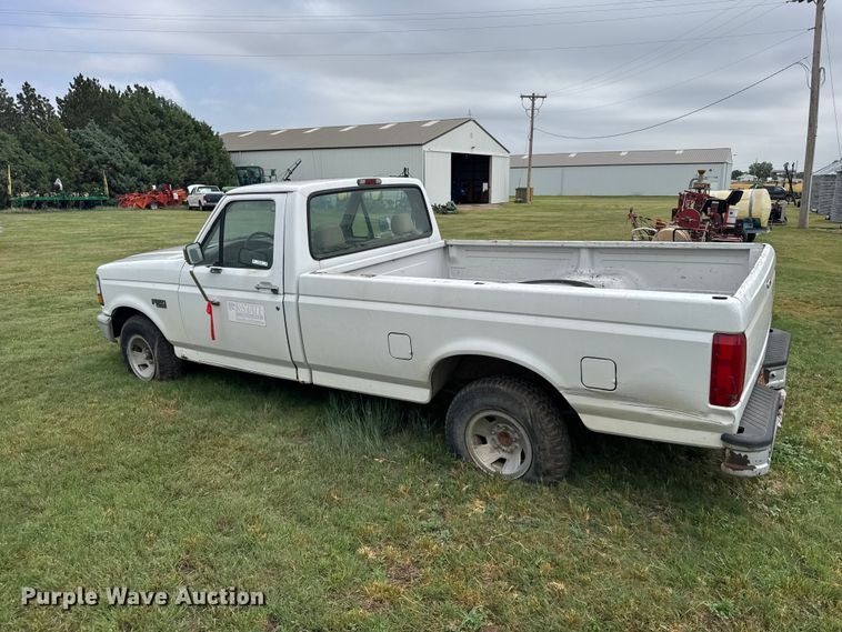 image for item EW4818 1995 Ford F150 XL pickup truck