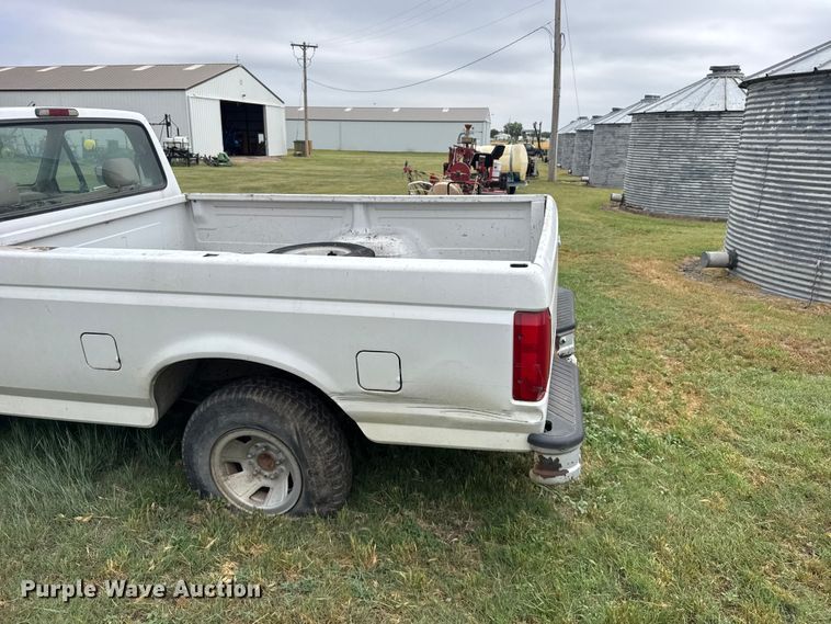 image for item EW4818 1995 Ford F150 XL pickup truck