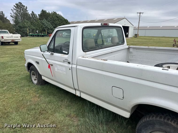 image for item EW4818 1995 Ford F150 XL pickup truck