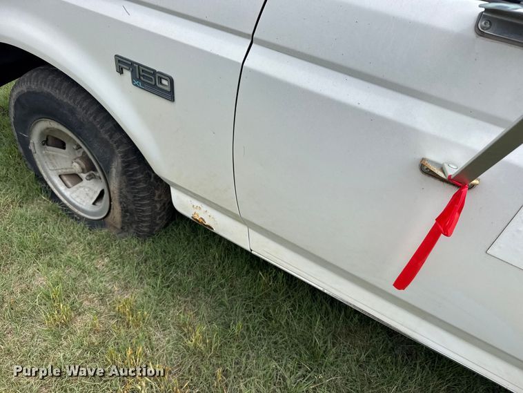 image for item EW4818 1995 Ford F150 XL pickup truck