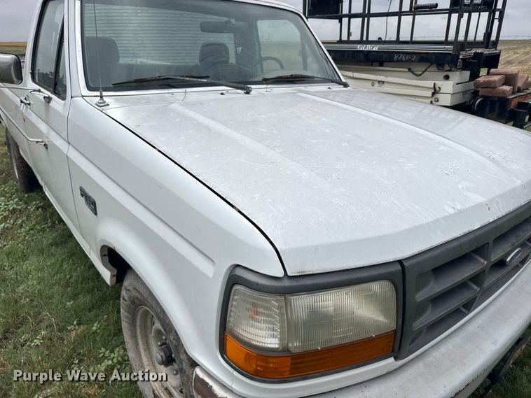 image for item EW4818 1995 Ford F150 XL pickup truck