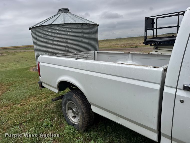image for item EW4818 1995 Ford F150 XL pickup truck