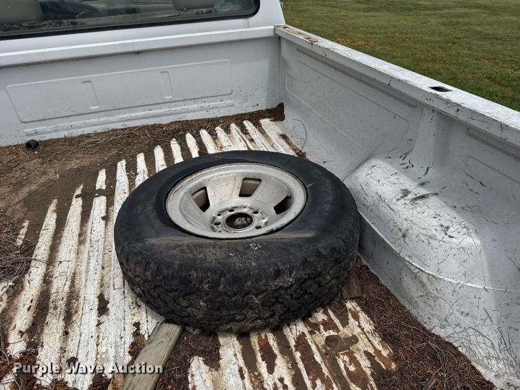 image for item EW4818 1995 Ford F150 XL pickup truck
