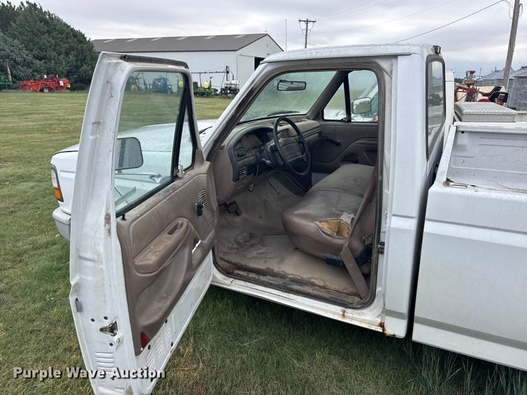 image for item EW4818 1995 Ford F150 XL pickup truck
