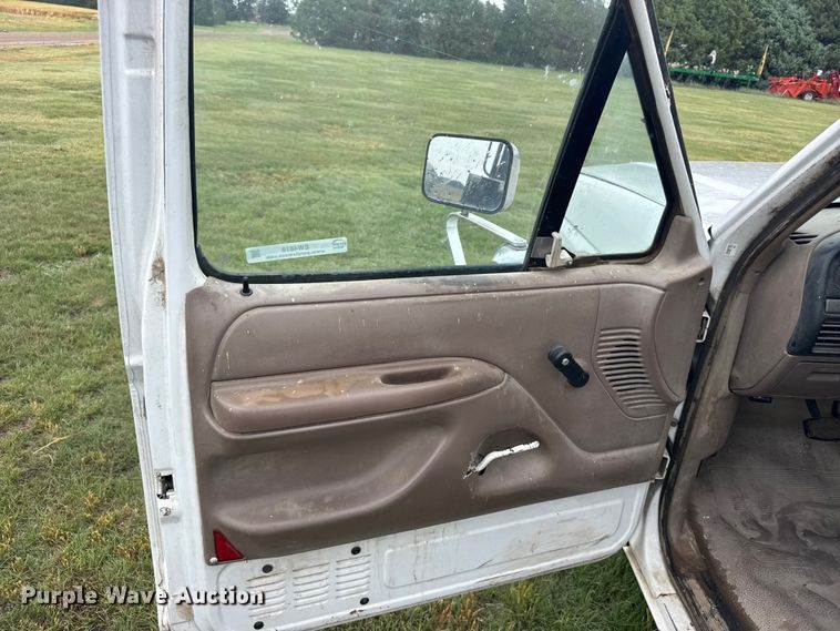 image for item EW4818 1995 Ford F150 XL pickup truck