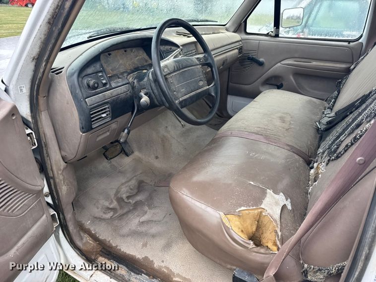 image for item EW4818 1995 Ford F150 XL pickup truck