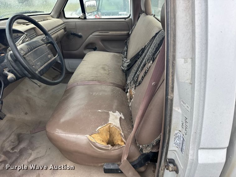image for item EW4818 1995 Ford F150 XL pickup truck