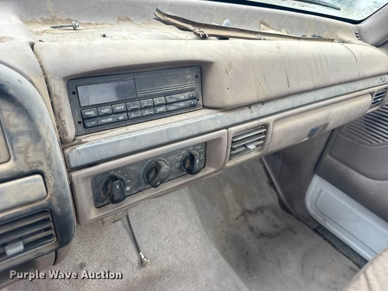 image for item EW4818 1995 Ford F150 XL pickup truck