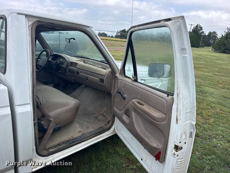 image for item EW4818 1995 Ford F150 XL pickup truck