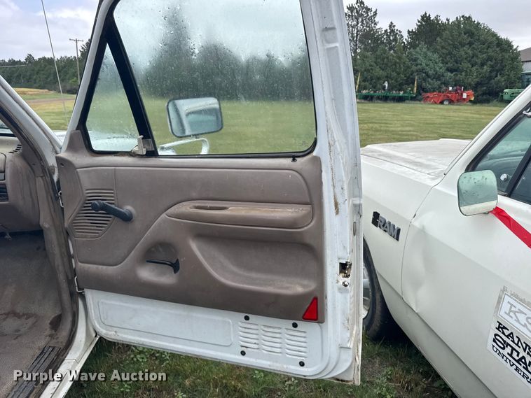 image for item EW4818 1995 Ford F150 XL pickup truck