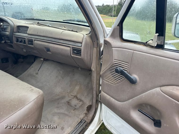 image for item EW4818 1995 Ford F150 XL pickup truck