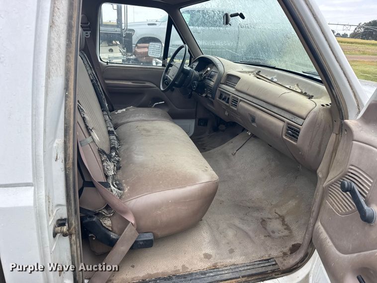 image for item EW4818 1995 Ford F150 XL pickup truck