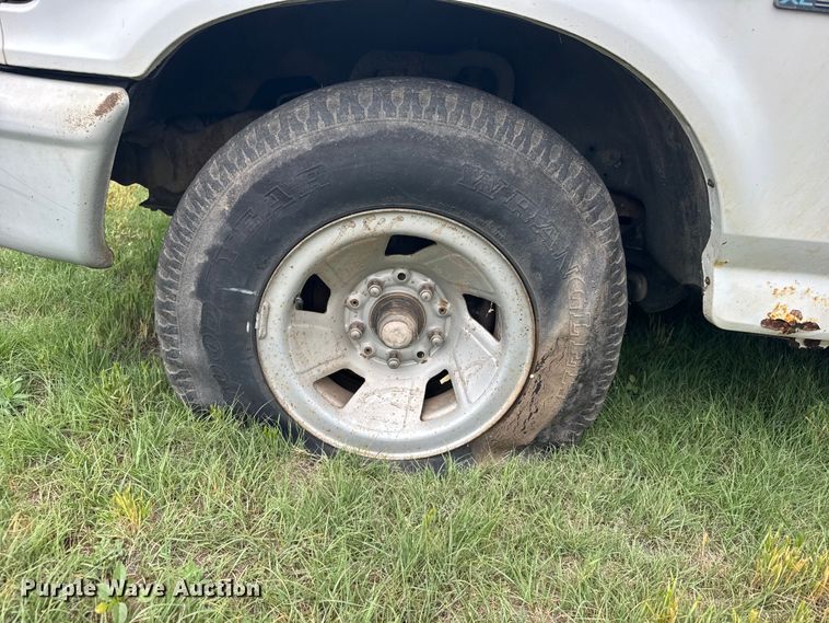image for item EW4818 1995 Ford F150 XL pickup truck