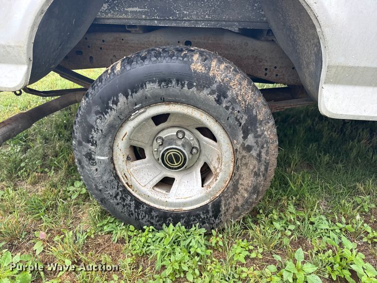image for item EW4818 1995 Ford F150 XL pickup truck