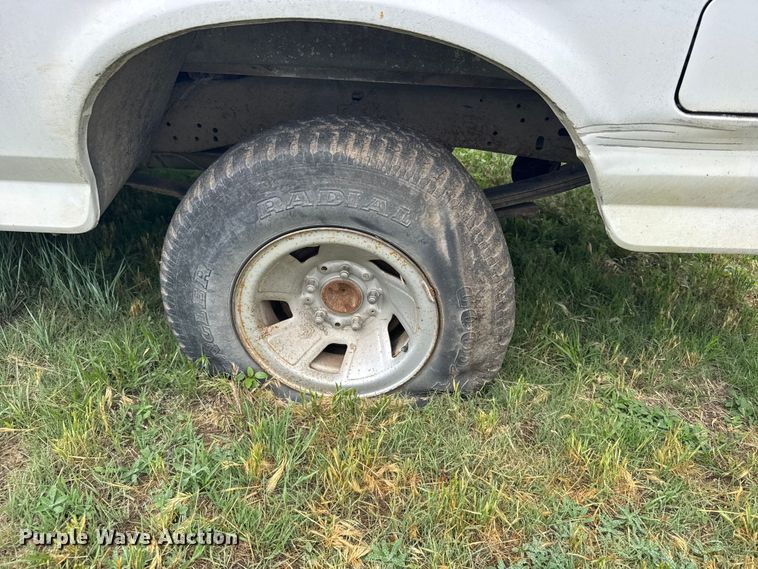 image for item EW4818 1995 Ford F150 XL pickup truck
