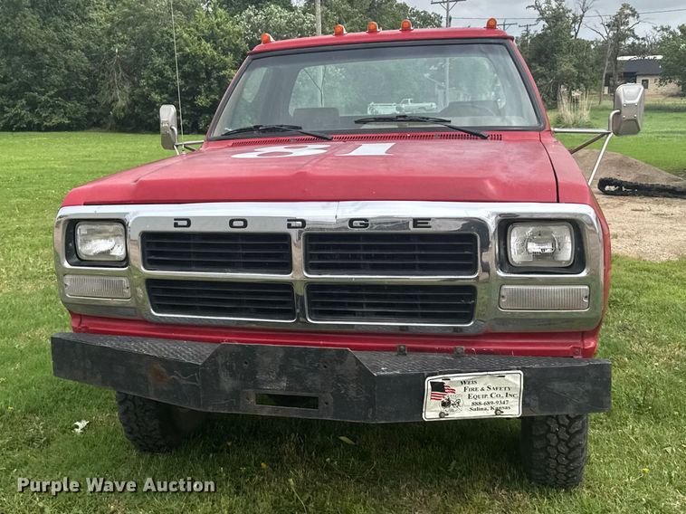 image for item EW4821 1992 Dodge Ram 350 pickup truck cab and chassis