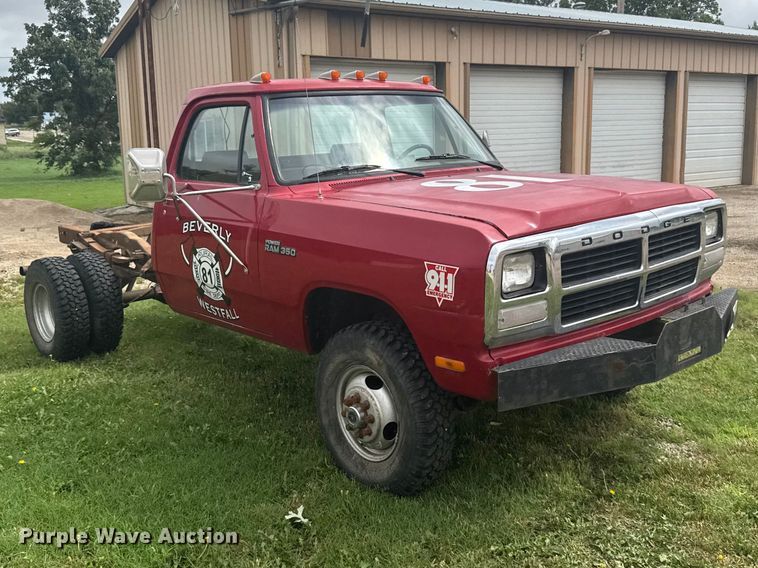 image for item EW4821 1992 Dodge Ram 350 pickup truck cab and chassis