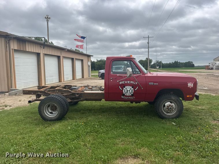 image for item EW4821 1992 Dodge Ram 350 pickup truck cab and chassis