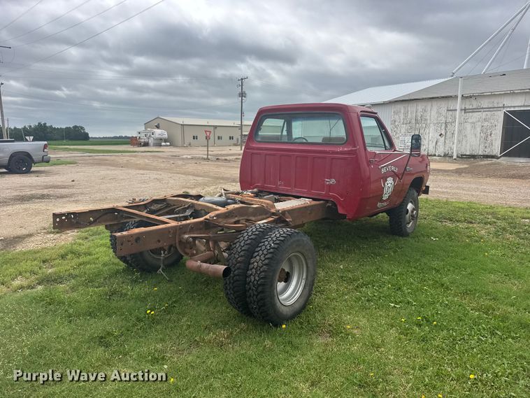 image for item EW4821 1992 Dodge Ram 350 pickup truck cab and chassis