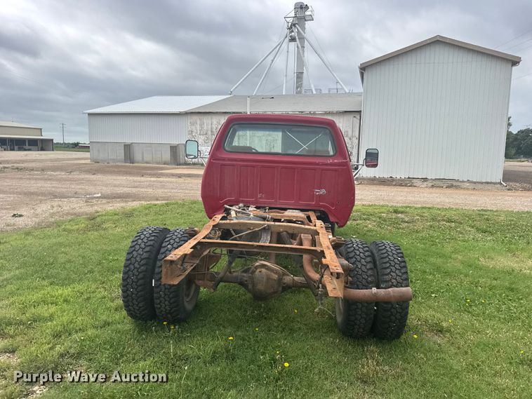 image for item EW4821 1992 Dodge Ram 350 pickup truck cab and chassis