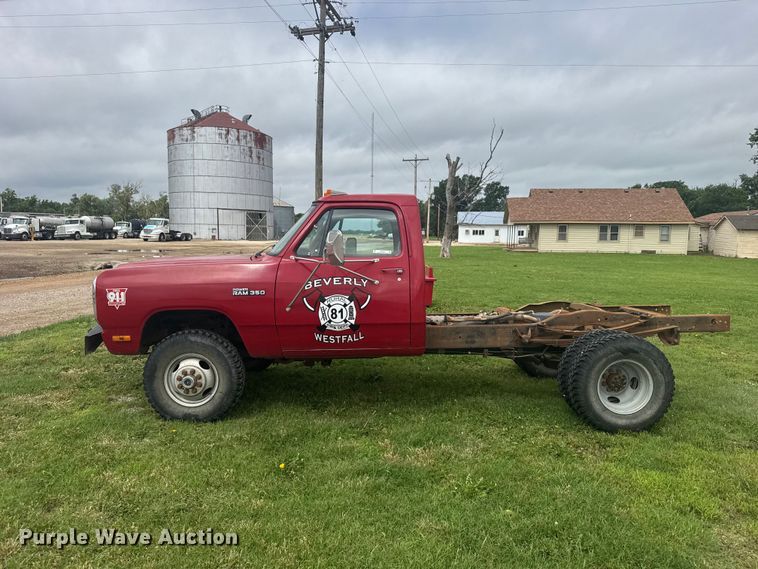 image for item EW4821 1992 Dodge Ram 350 pickup truck cab and chassis