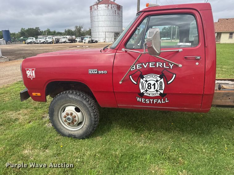 image for item EW4821 1992 Dodge Ram 350 pickup truck cab and chassis