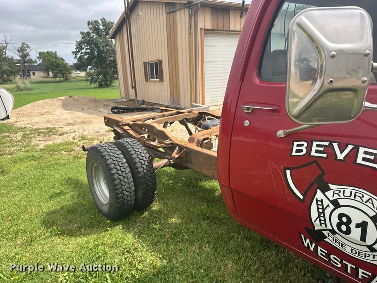 image for item EW4821 1992 Dodge Ram 350 pickup truck cab and chassis