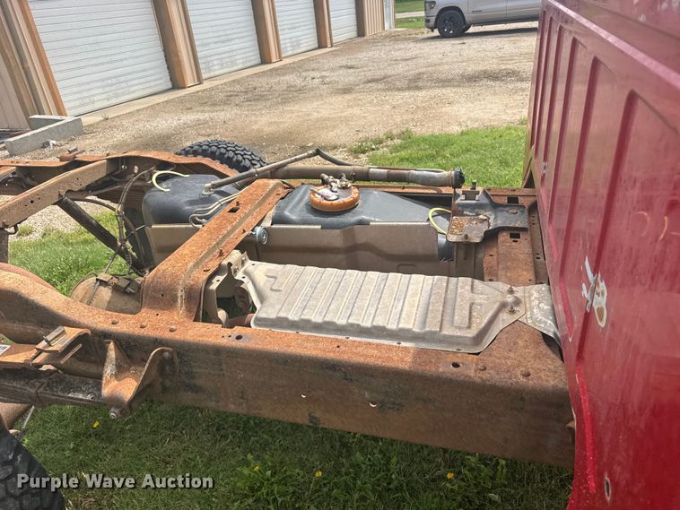 image for item EW4821 1992 Dodge Ram 350 pickup truck cab and chassis