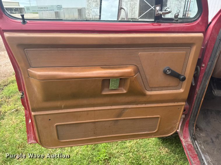 image for item EW4821 1992 Dodge Ram 350 pickup truck cab and chassis