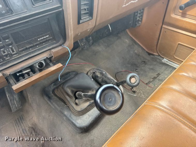 image for item EW4821 1992 Dodge Ram 350 pickup truck cab and chassis
