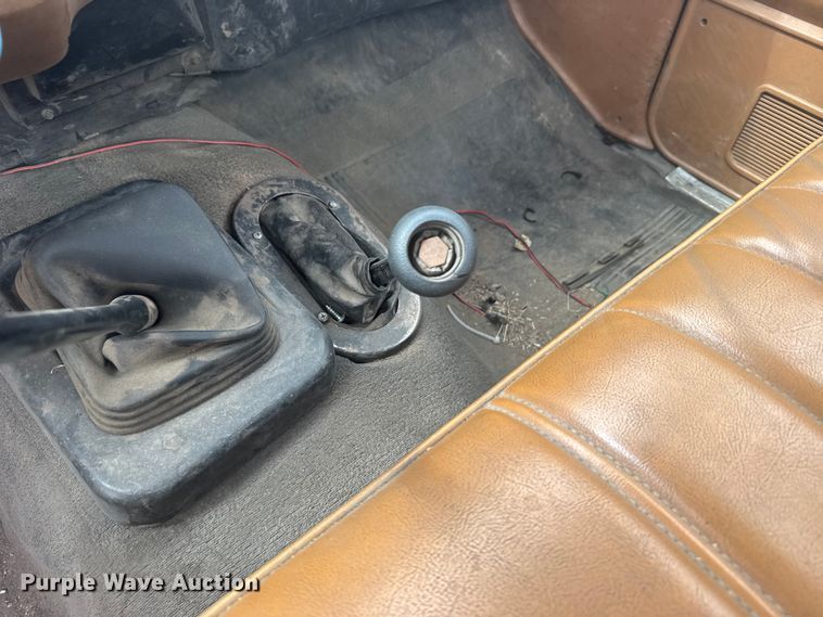 image for item EW4821 1992 Dodge Ram 350 pickup truck cab and chassis