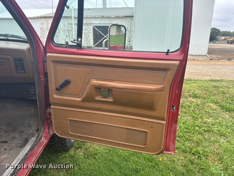 image for item EW4821 1992 Dodge Ram 350 pickup truck cab and chassis