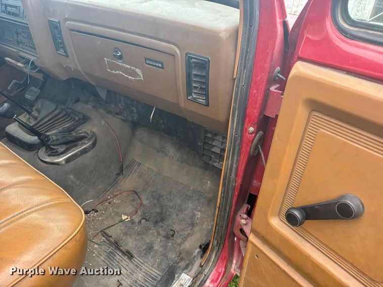 image for item EW4821 1992 Dodge Ram 350 pickup truck cab and chassis
