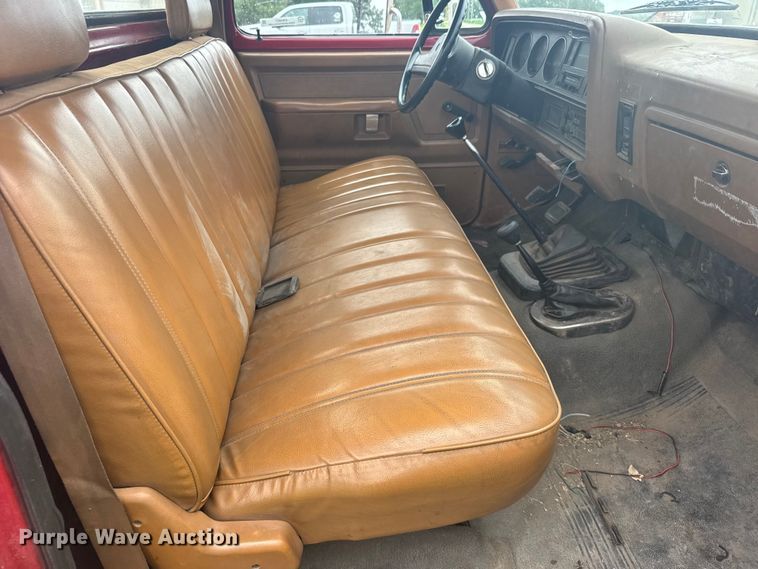 image for item EW4821 1992 Dodge Ram 350 pickup truck cab and chassis