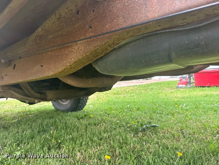 image for item EW4821 1992 Dodge Ram 350 pickup truck cab and chassis