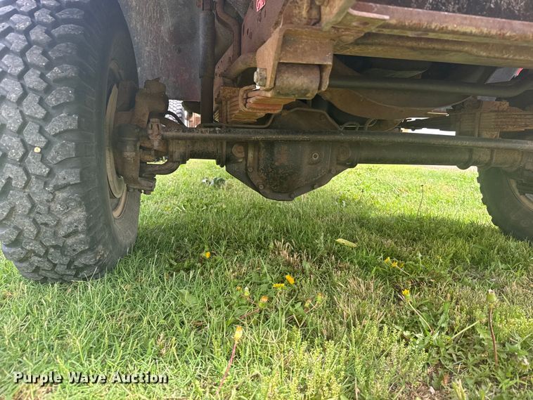 image for item EW4821 1992 Dodge Ram 350 pickup truck cab and chassis