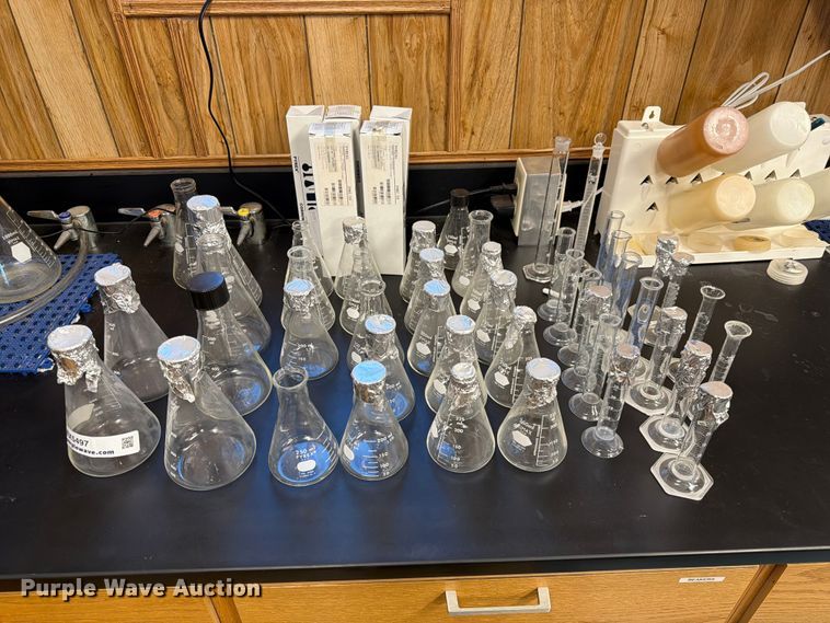 image for item EX5497 Laboratory equipment