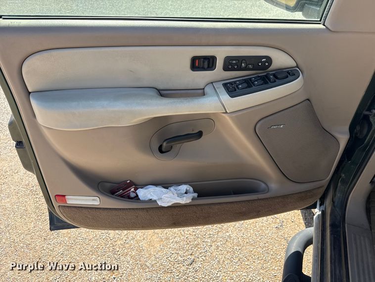 image for item FB6744 2003 Chevrolet Tahoe SUV