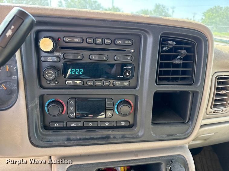 image for item FB6744 2003 Chevrolet Tahoe SUV