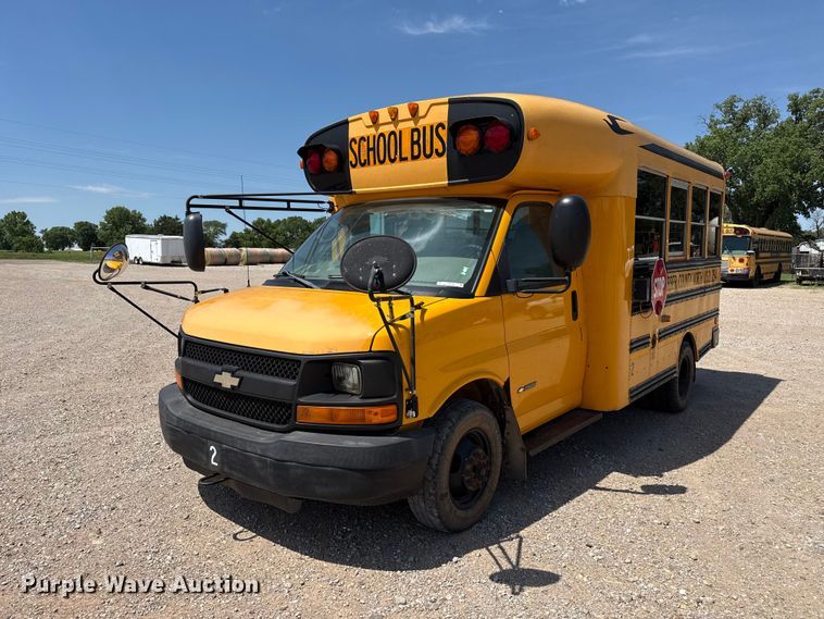 image for item FB6768 2005 Chevrolet Blue Bird school bus