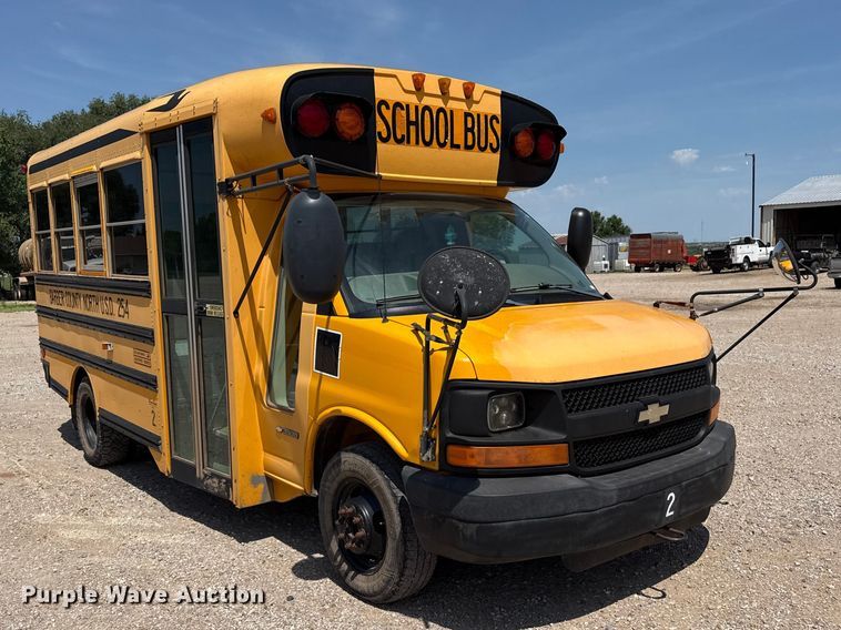 image for item FB6768 2005 Chevrolet Blue Bird school bus