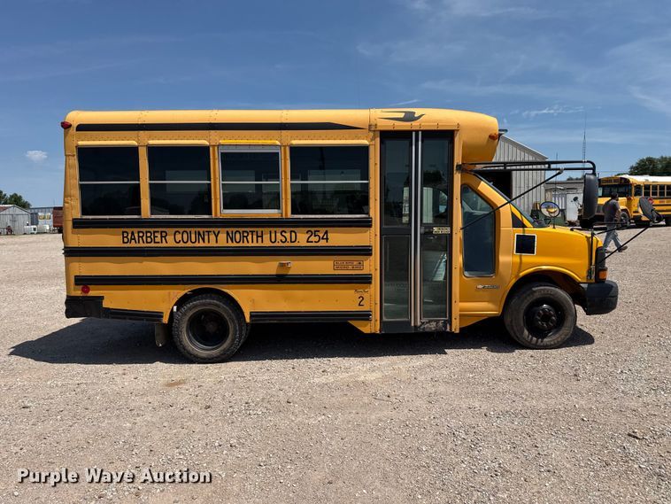 image for item FB6768 2005 Chevrolet Blue Bird school bus